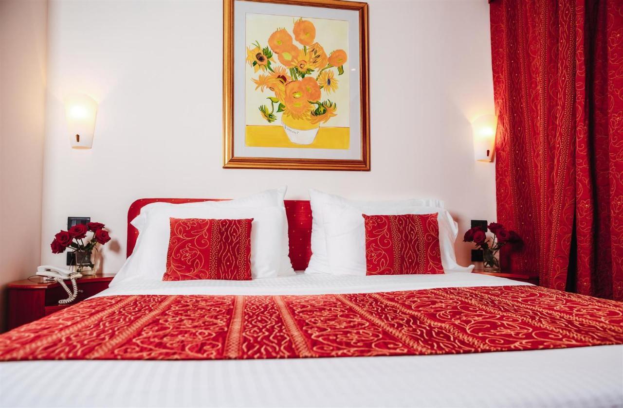 Hotel Pushkin Uralsk Ngoại thất bức ảnh