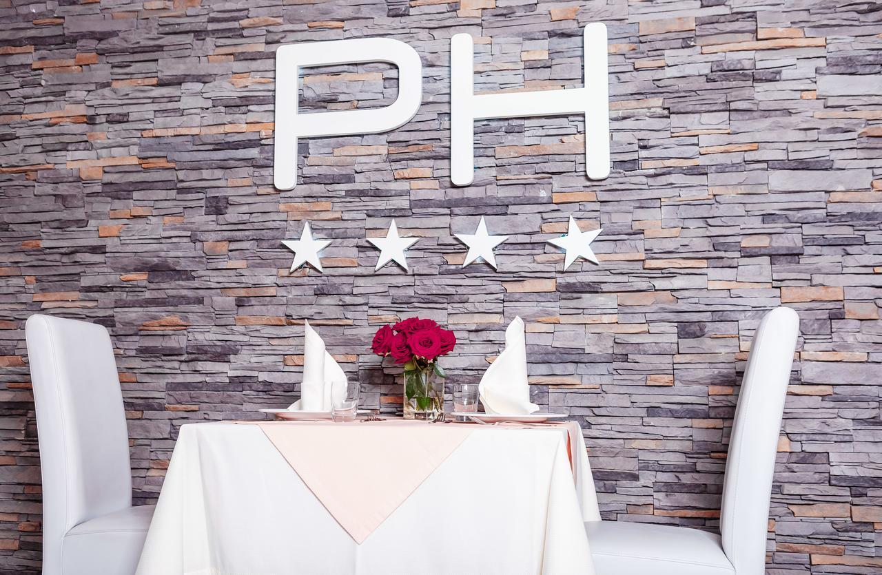 Hotel Pushkin Uralsk Ngoại thất bức ảnh